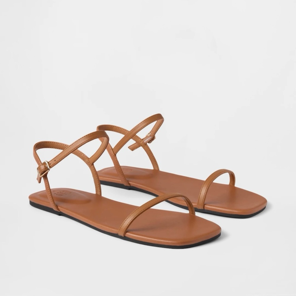 NWT Sz 6 GAP Tan Strappy Sandals